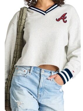MLB Champion Atlanta Braves Embroidery Cropped V-Neck Sweatshirt